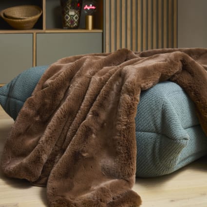 Plaid fausse fourrure 130x150 cm Victor | Maisons du Monde