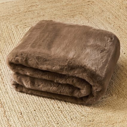 Plaid fausse fourrure 130x150 cm Victor | Maisons du Monde