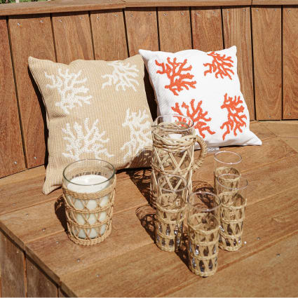 Cojín exterior blanco con bordados rojo coral Maisons du Monde