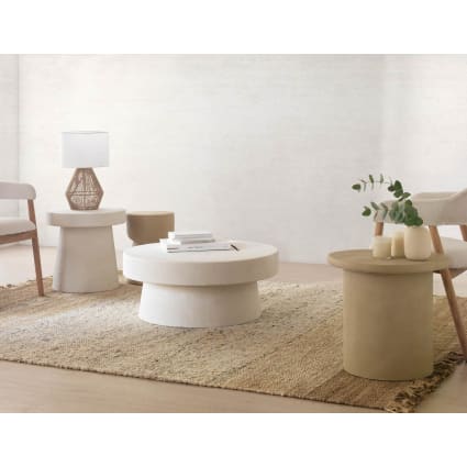 Couchtisch aus Polyresin, Betonoptik, sandfarben
