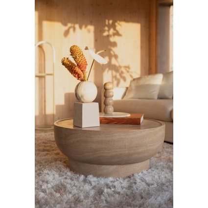 Eleganter runder Couchtisch aus Beton mit Travertin-Finish Noble