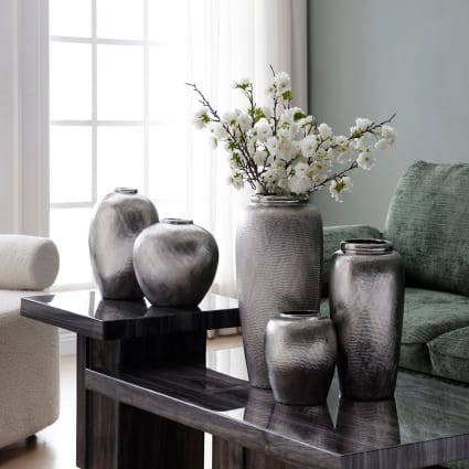 Vaso decorativo in ceramica bianca
