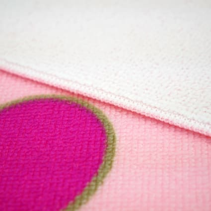 Poncho Serviette Enfant Motif Fraises - Capuche, Pompons, Tissu Absorbant Pour Plage Piscine