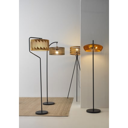 Stehlampe mit Lampenschirm aus honigfarbenem Sperrholz