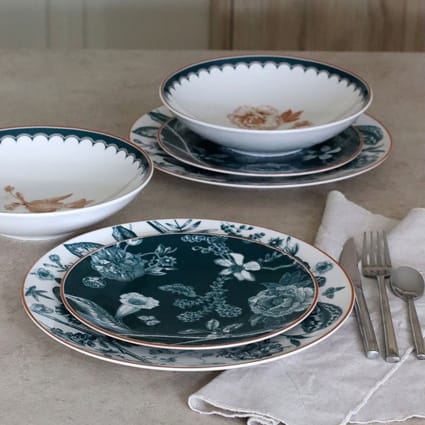Service De Table Complet En Porcelaine – Porcelaine De Bohème, Motif Floral, Blanc