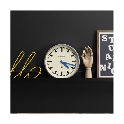 Horloge Murale Newgate Style Gare Vintage – Diamètre 43 Cm, Boîtier Métal Noir Mat, Aiguilles Rouges – Mouvement Quartz Silencieux