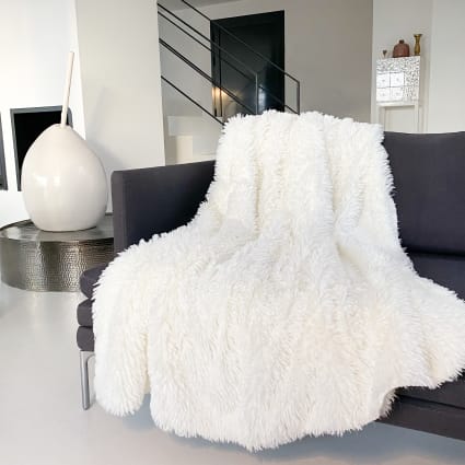 Plaid imitation poils longs Longwool naturel 130x170cm | Maisons du Monde