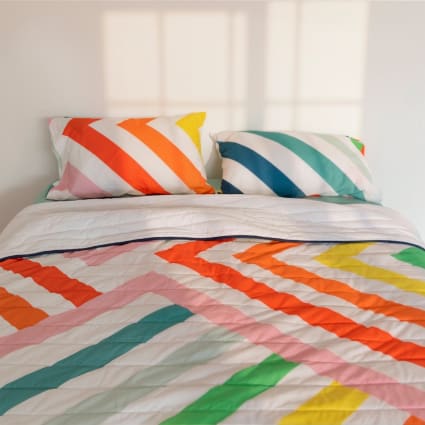 Tagesdecke aus 100 % Baumwolle 240x260 cm Mehrfarbig Happy stripes