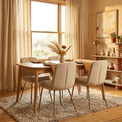 Stühle 4er Set aus Stoff Beine aus beige lackiertem Metall H85 cm Lysa