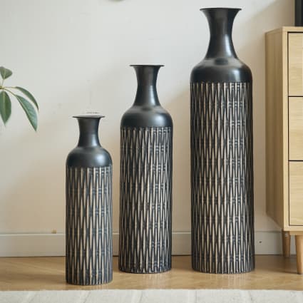 3er-Set Bodenvasen aus schwarzem Metall, Rillenmuster, 50-83 cm