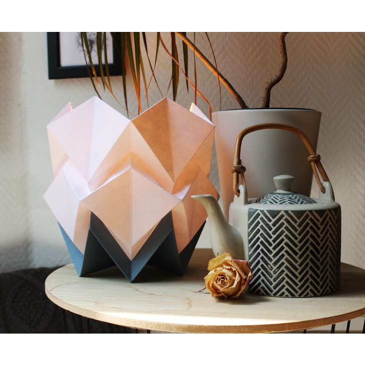 Lampe de table origami bicolore en papier taille S-HIKARI cropped-3