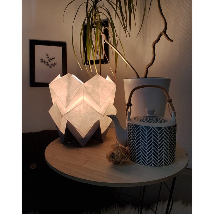 Lampe de table origami bicolore en papier taille S-HIKARI cropped-4