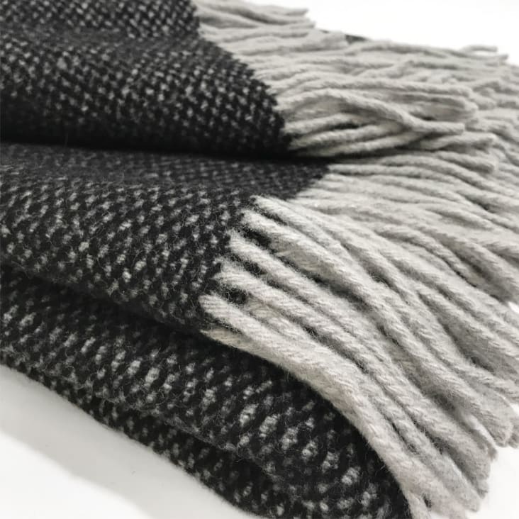 Plaid en laine recyclée noire crow  125x170-RECYCLED cropped-3