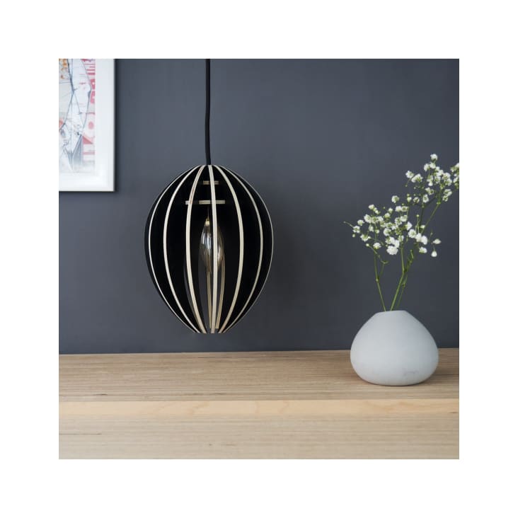 Lampe suspension bois et béton frêne teinté noir cordon noir-FÈVE cropped-2