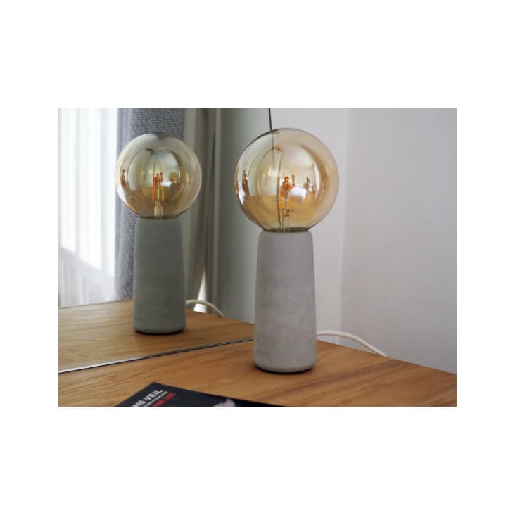 Lampe à poser en béton avec ampoule style Edison-PHARE cropped-2