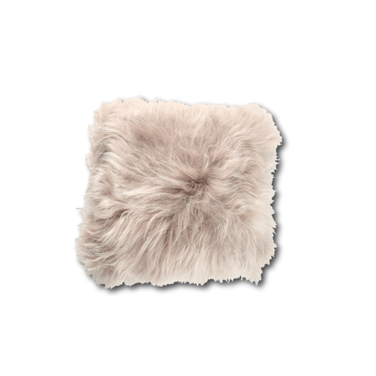 Coussin en peau de mouton islandais taupe 35x35