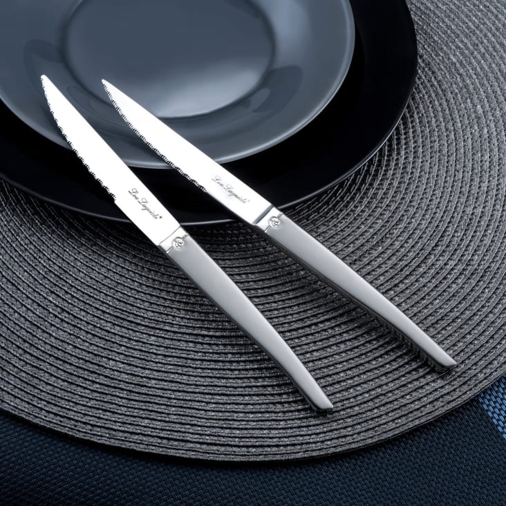 Le coffret de 6 couteaux de table de Laguiole, en tissu coloré noir mitres  inox finition brillant