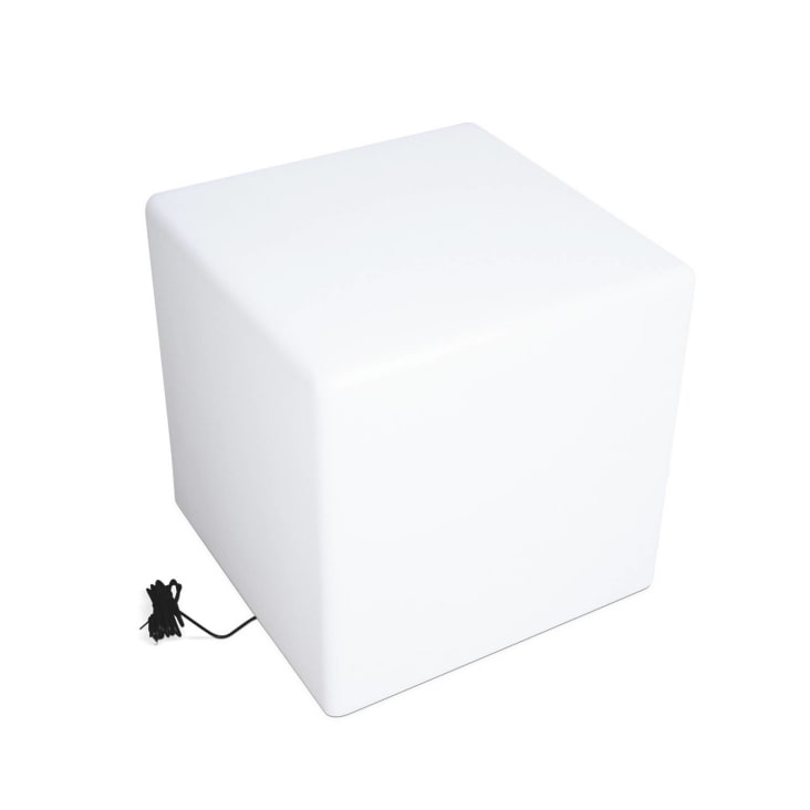 https://medias.maisonsdumonde.com/images/ar_1:1,c_pad,f_auto,q_auto,w_732/v1/mkp/M21013105_3/cube-led-40cm-cube-decoratif-lumineux-40x40cm-blanc-chaud.jpg