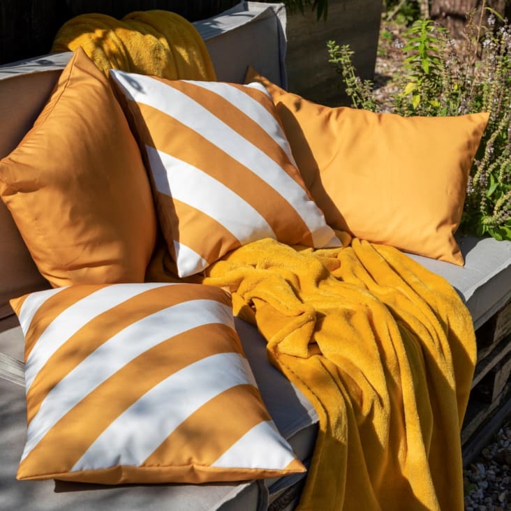 Housse de coussin d'extérieur jaune 40x60 cm avec motif rayé-Sanzeno cropped-2