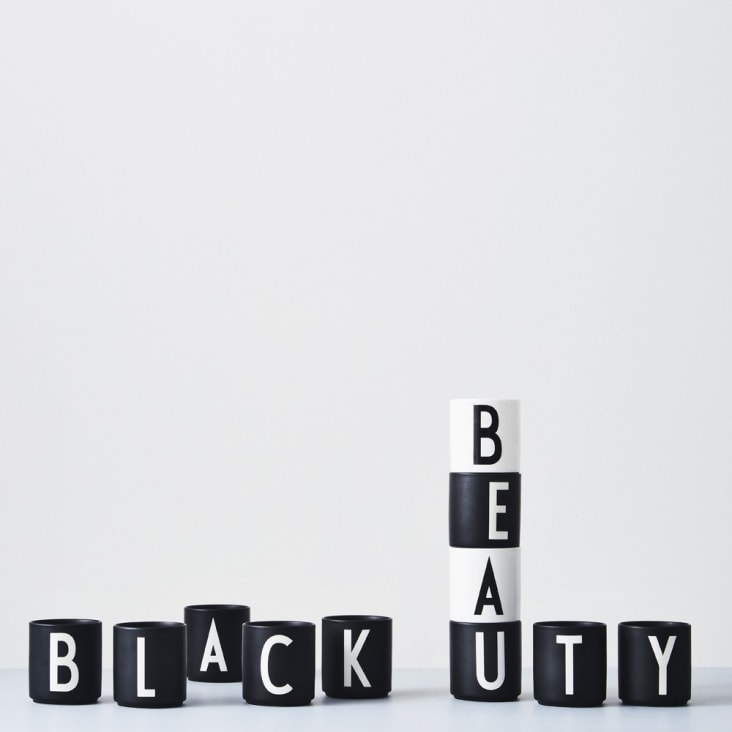 Tasse noire design letters porcelaine noir-PERSONAL A-Z cropped-4