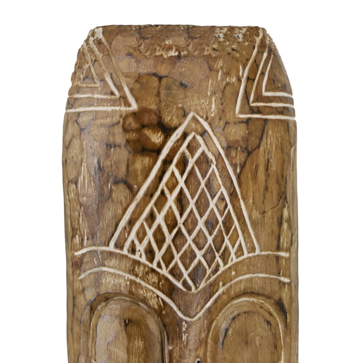Figura tallada en madera marrón cropped-2