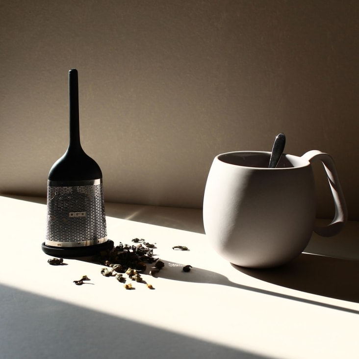 Infuseur à thé avec plateau inclus Ensemble de 5, sourceton étui en  silicone, poignée en acier inoxydable, filtre à tamis, support de thé en  vrac : : Cuisine et Maison