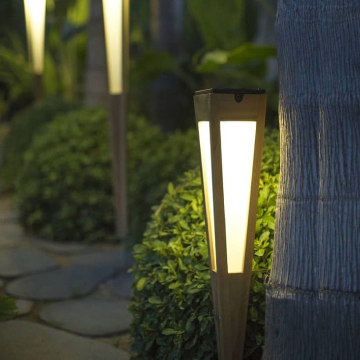 Lanterne LED solaire Tecka en teck - Les Jardins