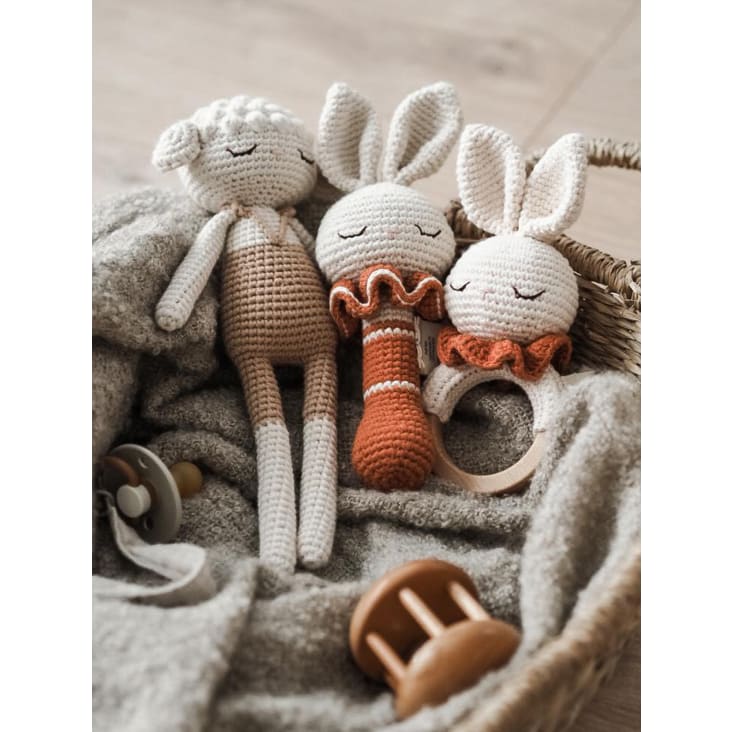 Hochet en crochet lapin  Brique cropped-3