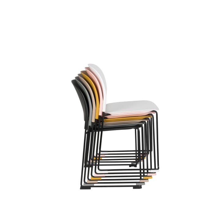 Chaise en polypropylène noir-Stacks cropped-4