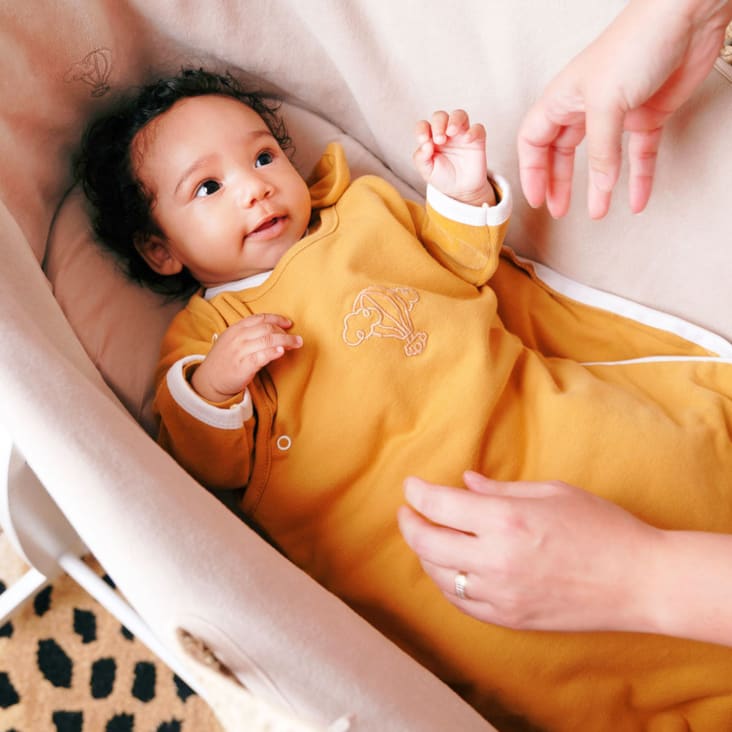 En Brazos Bebe No Se Duerme Solo Bebe Mes Solo Duerme En Brazos