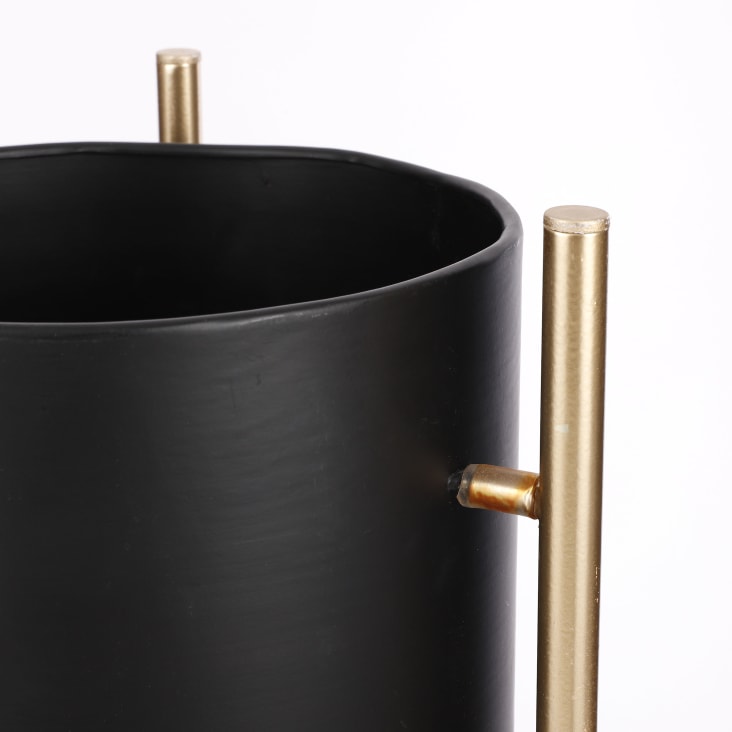 Cache-pot en métal noir et doré H81-Sverre cropped-3