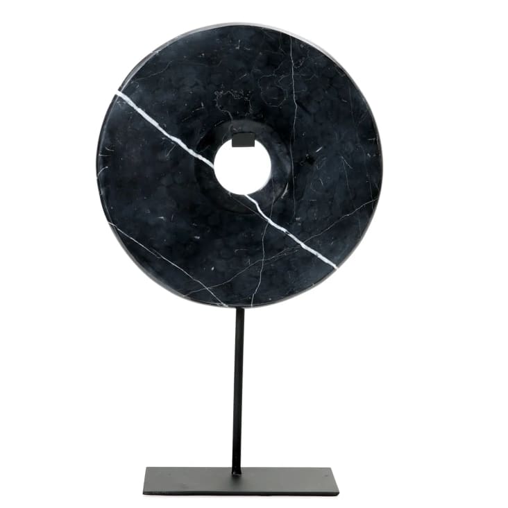 Estatua de mármol negro sobre una base de metal grande-Marble cropped-3