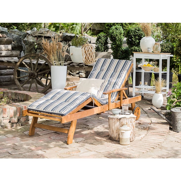 Chaise longue en bois naturel et coussin rayé bleu beige-Java cropped-2