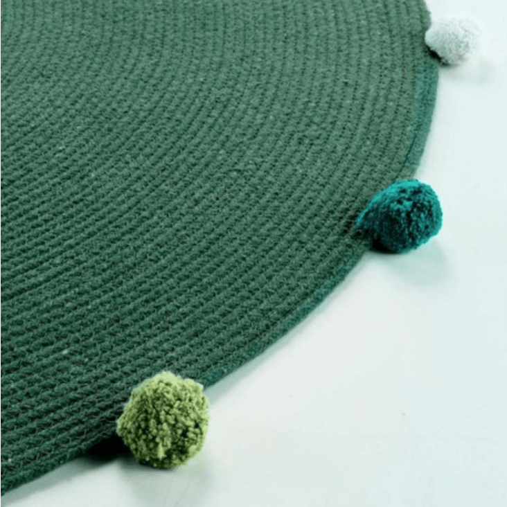 Tapis rond pompons vert D90cm-POMPOMPARTY cropped-3