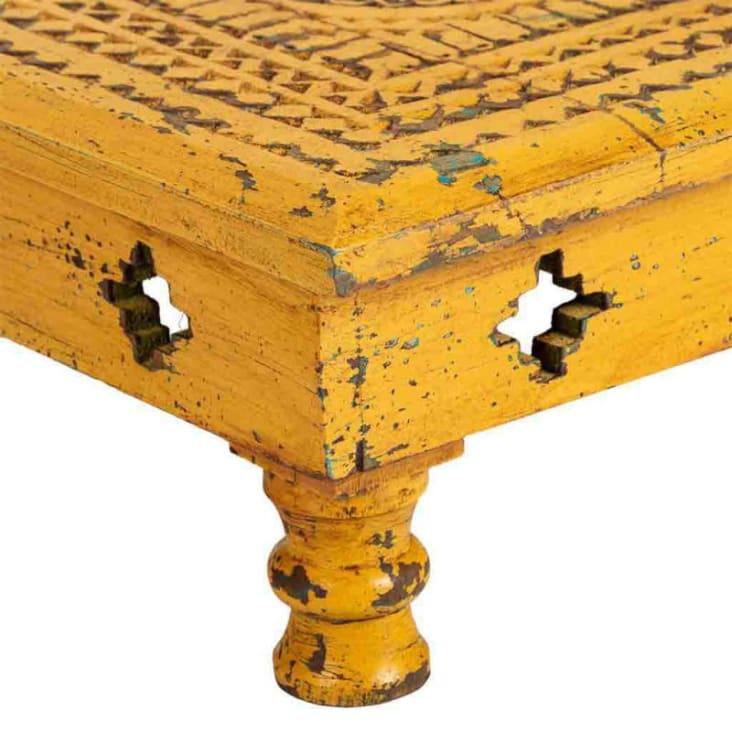 Mesa centro de madera tallada acabado artesanal amarillo