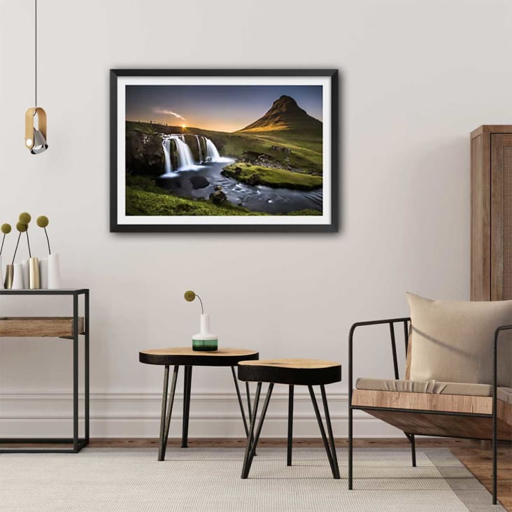 Affiche paysage cascade o - kirkjufell islande avec cadre noir 60x40cm cropped-2