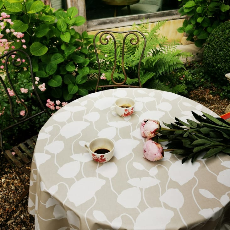 Tovaglia rotonda bianca con nappa, decorazione per tavolo da tè