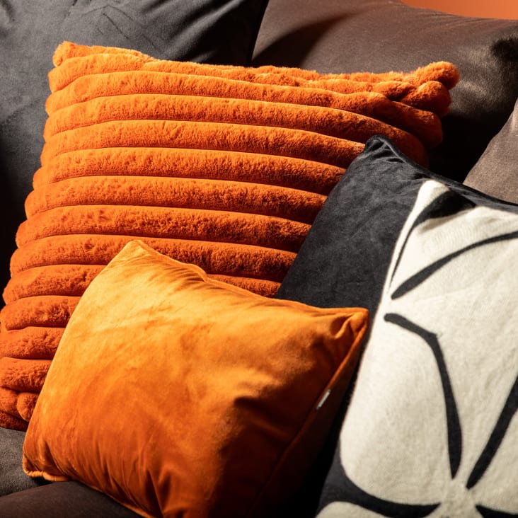 Coussin - orange fausse fourrure 50x50 cm avec motif rayé-HAZEL cropped-4
