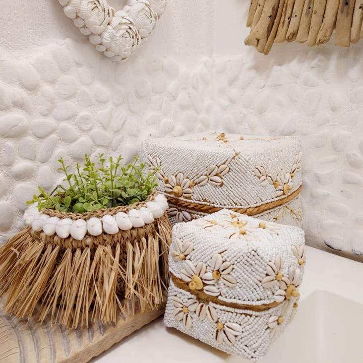 Caja decorativa de bambú, cuentas y conchas, blanca 17 x 10 cm TUTTY