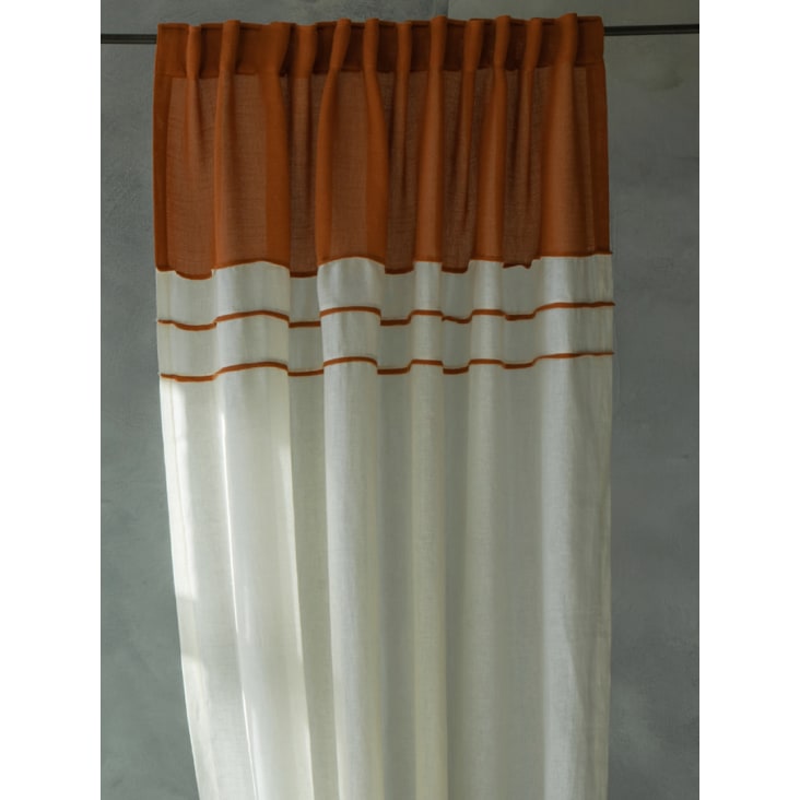 Tenda in lino bianco con mantovana arancione e asole a vista