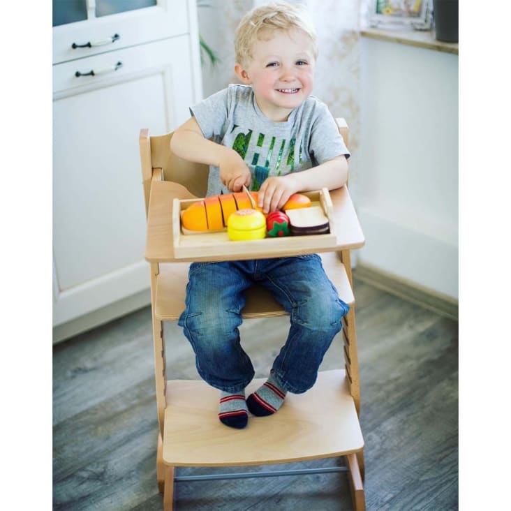Chaise évolutive Montessori : guide d'achat et prix de 2024