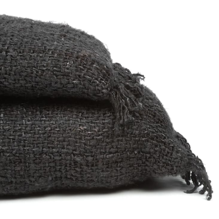 Coussin en coton noir 30x50-COWRIE cropped-5