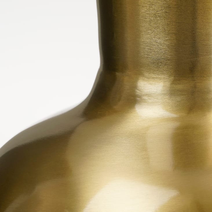 Vase en métal doré H42-Dara cropped-4