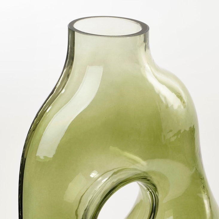 Vase en verre vert clair H25-Jay cropped-3