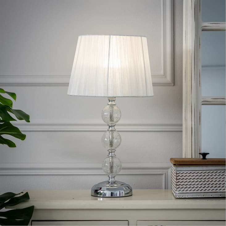Lámpara de mesa decorativa blanca con tulipa de cristal transparente
