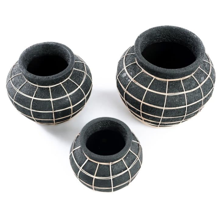 Vase en terre cuite noire naturel H19-BELLY cropped-5