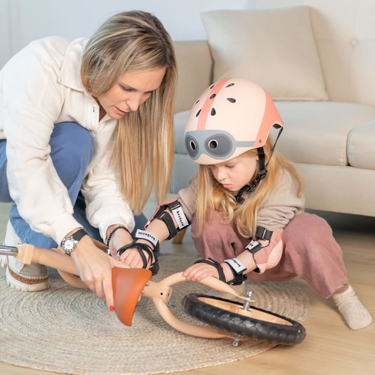 Casco regolabile per bambini in plastica riciclata rosa