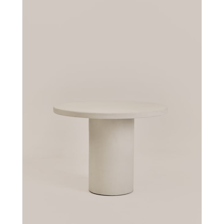 Table de salle à manger ronde en microciment de teinte blanc cassé  disponible en différentes tailles