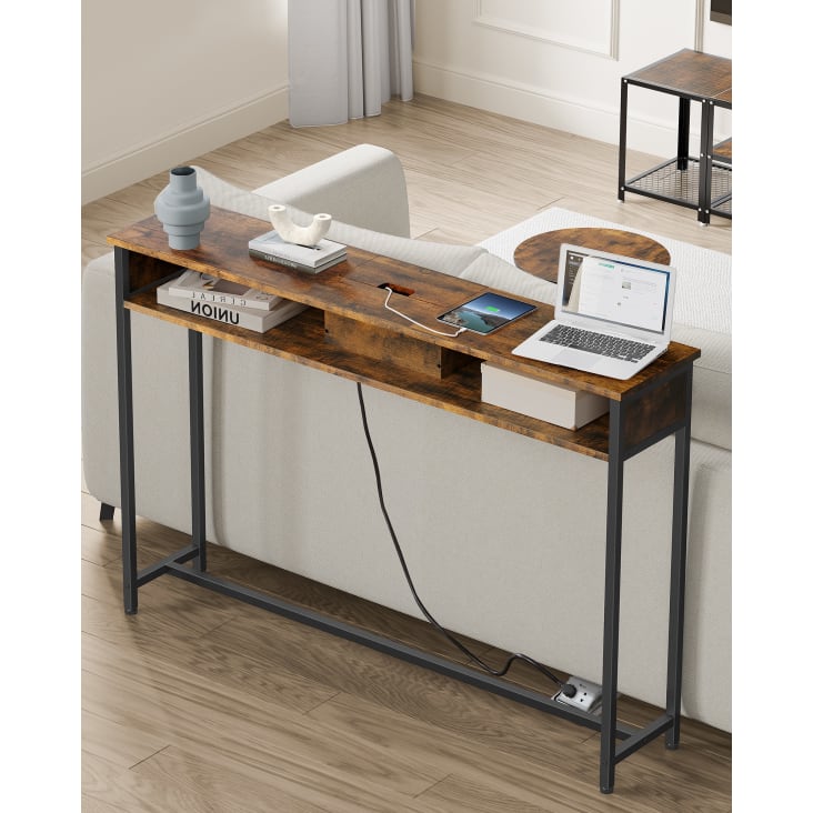 Table Console Avec Rangement Et Ordinateur Portable Dessus Et Chaise Avec  Oreiller