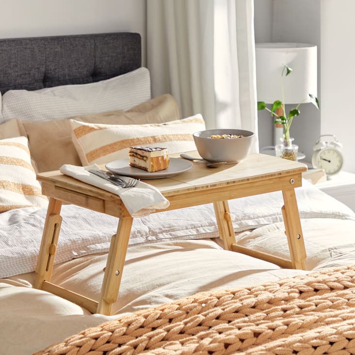 Table de lit pliable en bambou couleur boisée
